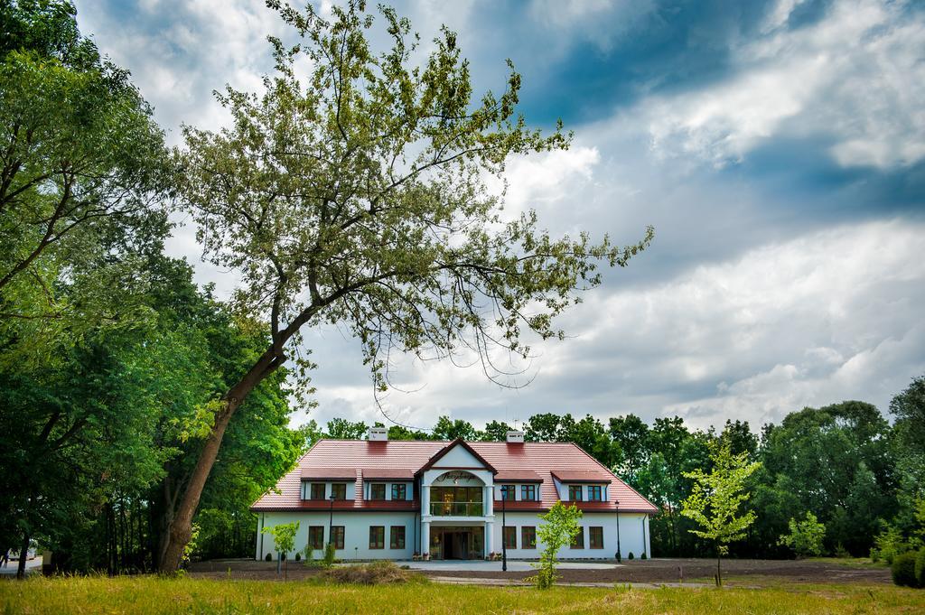 Rezydencja Dwor Polski Bełchatów エクステリア 写真